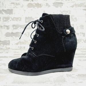 Michael Kors Carrigan Black Suede Lace Up Round Toe Ankle Wedge Boots A815